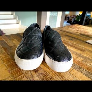 Steve Madden black slip on like new
